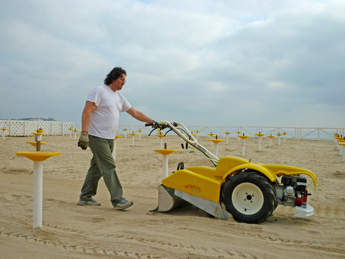 รถกวาดชายหาด หาดทราย แบบเดินตาม Scam Ondina